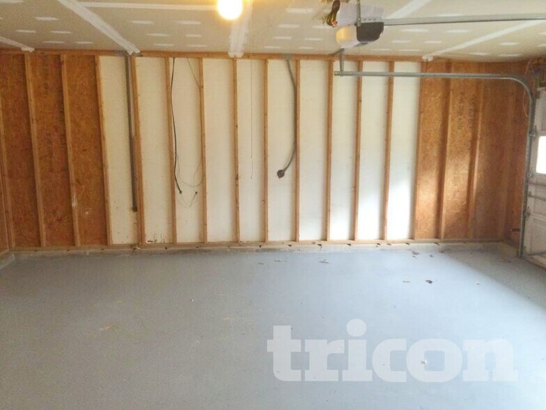 Building Photo - 8437 Glenwoods Dr