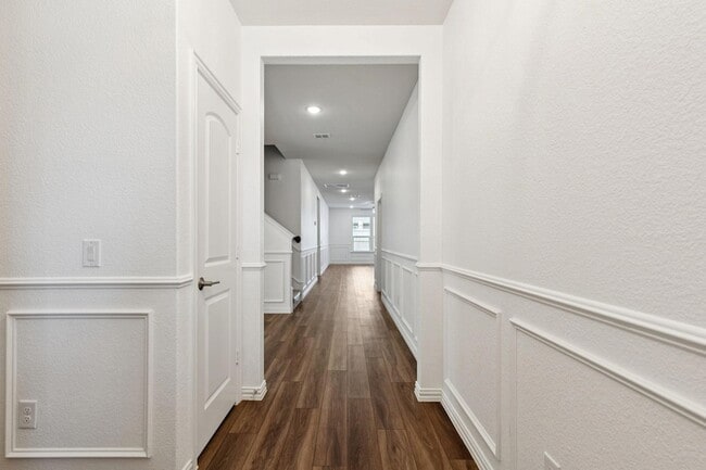 Building Photo - 2412 Rooster Ln