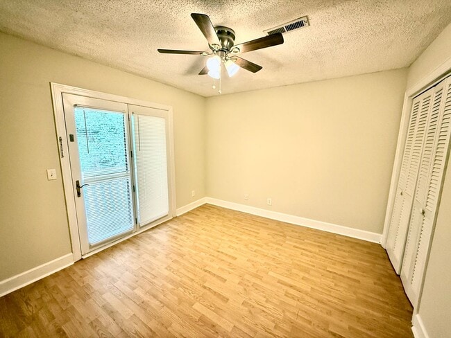 Building Photo - 1 Bedroom Condo On Chapman Mountain