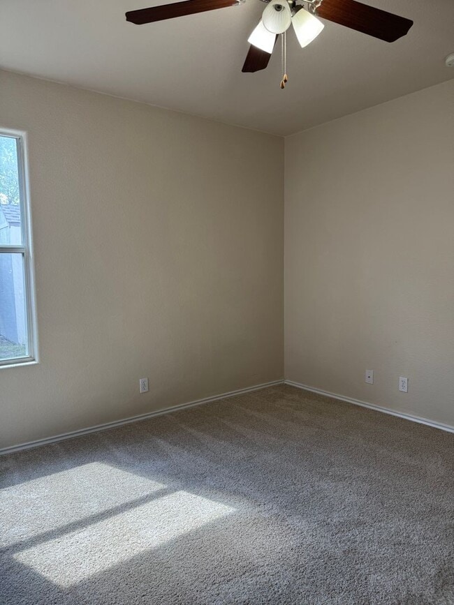 Building Photo - 400 Blue Shale Dr