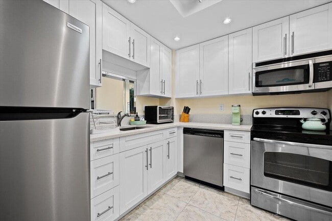 Building Photo - 3540 S Ocean Blvd