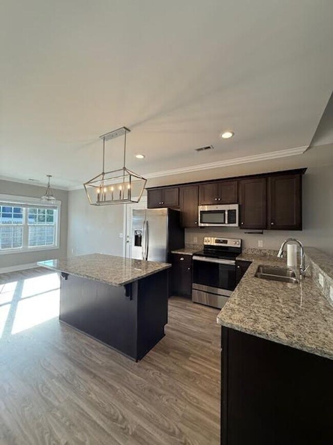 Building Photo - An Unbeatable Location and Stunning Home!!