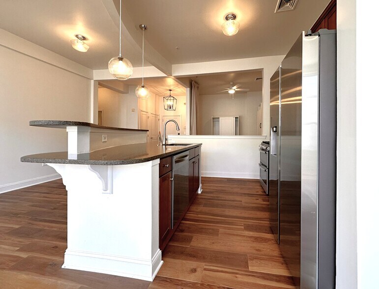 Building Photo - 55 Mallory Ave