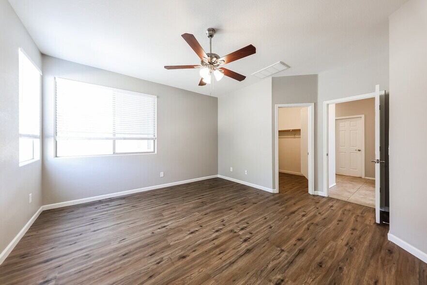 Building Photo - 14338 W Crocus Dr