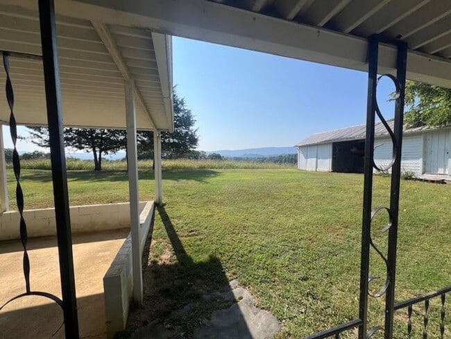 Building Photo - 818 Ridge Rd