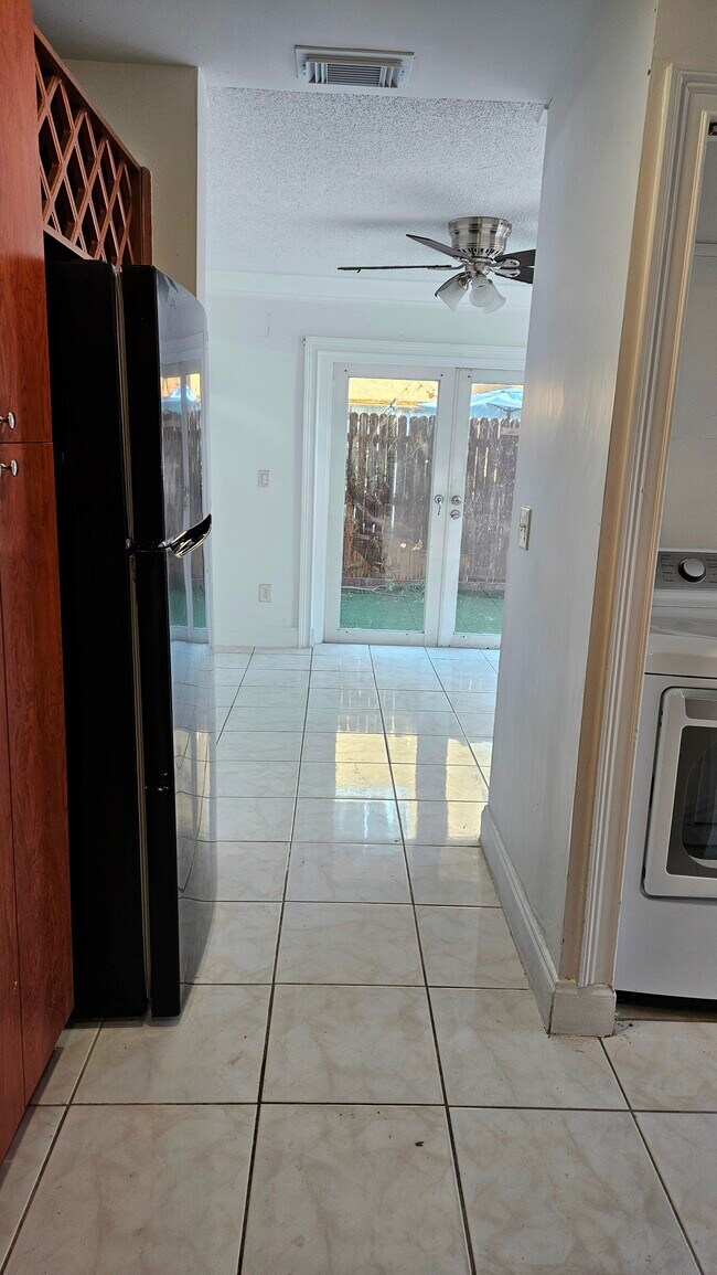 Building Photo - 177 NE 12th Ave