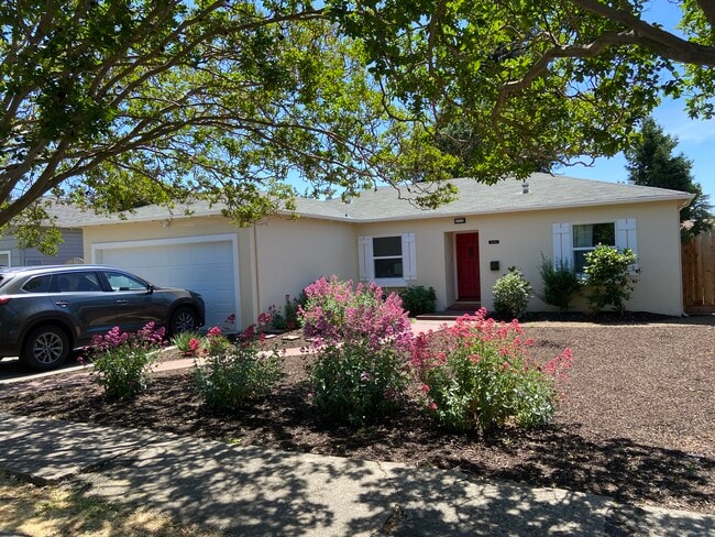 Primary Photo - 2034 Augustan Ave