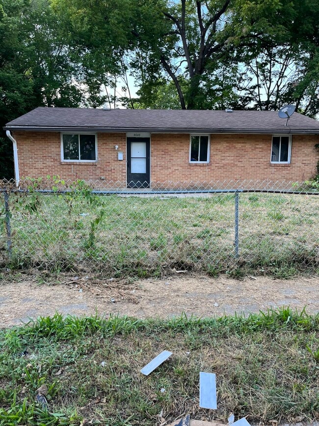 Primary Photo - 4649 Forsythe Ave