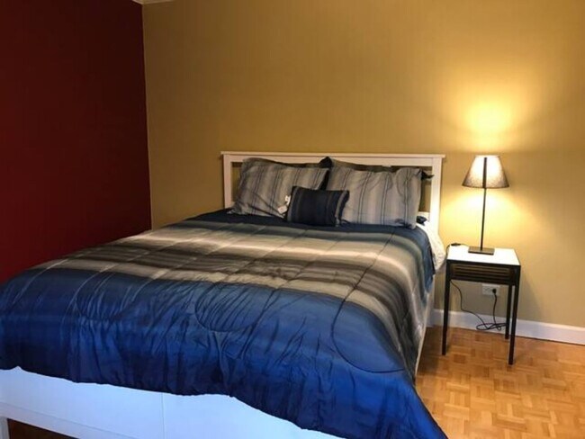 Building Photo - Furnished Move-In Ready Downtown 1br/1ba Apartment on the 5th floor with a Balcony