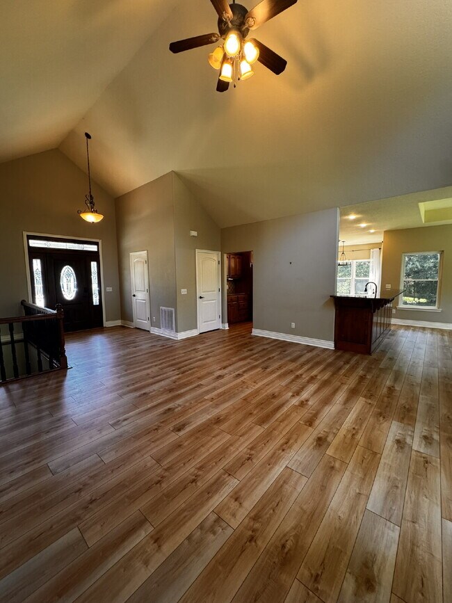 Building Photo - 17 Miller Dr
