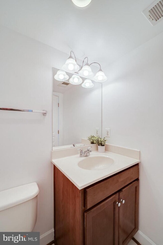 Building Photo - 6262 Summit Point Ct