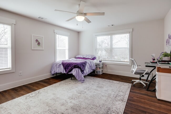 Building Photo - 372 Arch St