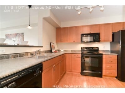 Building Photo - Downtown Bellevue Studio Condo BelleArts