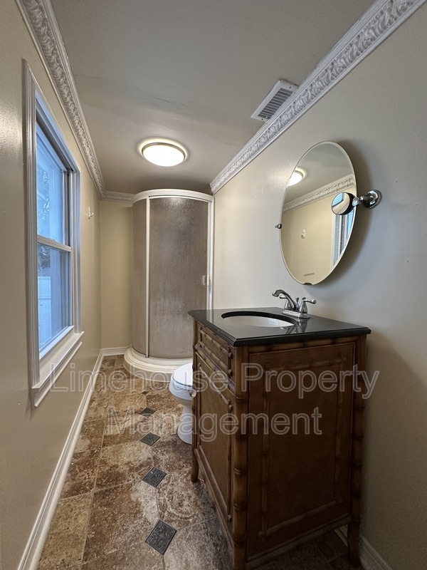 Building Photo - 305 Hardy Ave