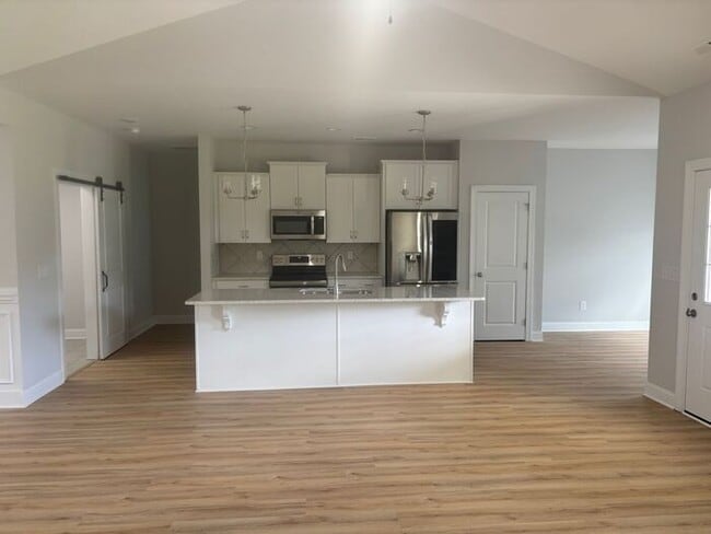 Building Photo - 3-bedroom 3 bath