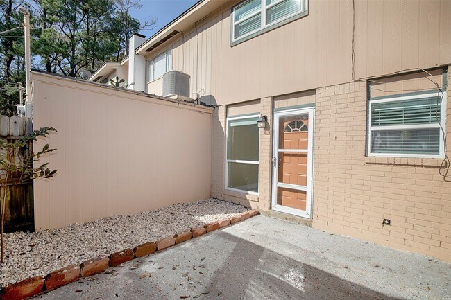 Building Photo - 431 Sunset Dr