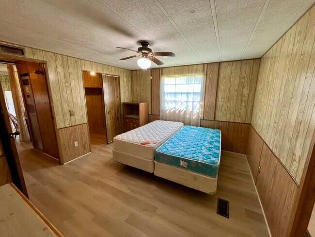 Building Photo - 108 Cedar Dr
