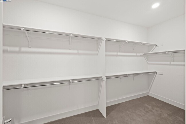 Building Photo - 318 Paradiso Ct