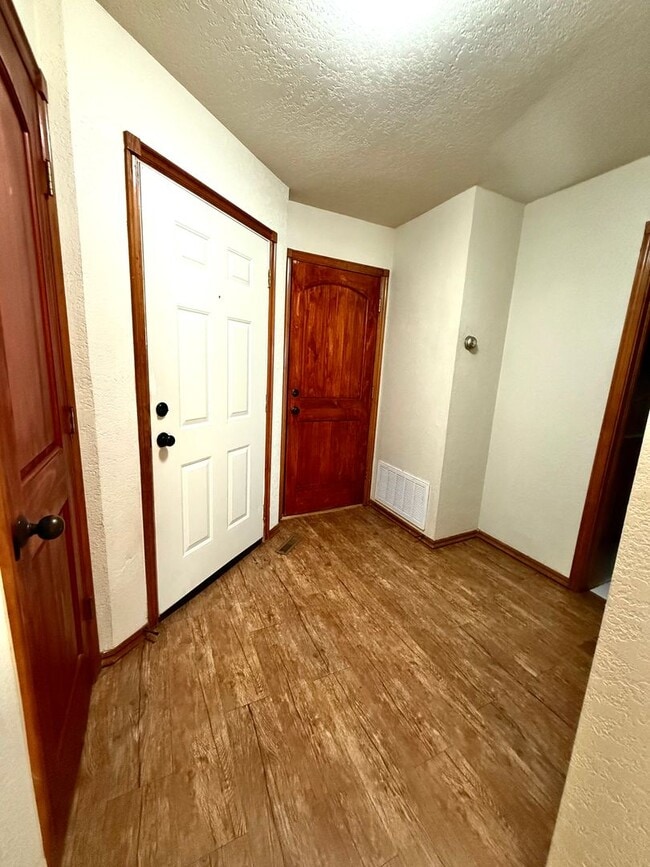 Building Photo - 3320-3322 Ridgecrest Cir