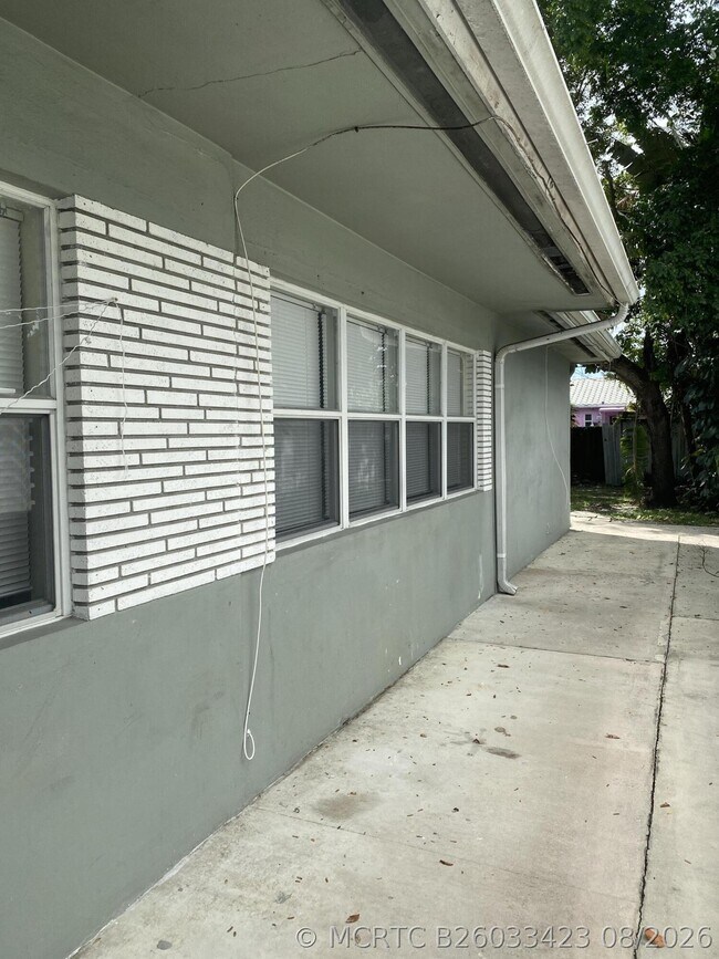 Building Photo - 1546 NE 32nd St