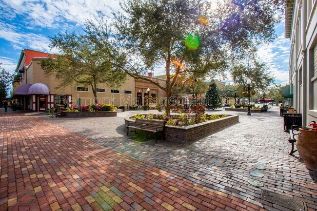 Building Photo - 611 S Park Ave