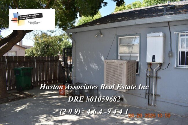 Building Photo - 1702 Sunnyside Ave