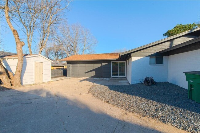 Building Photo - 4406 Scottsdale Rd