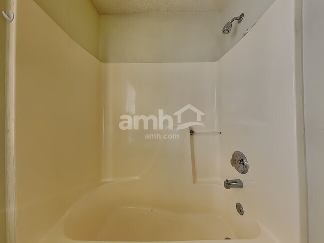 Building Photo - 11 Lake Linden Ct