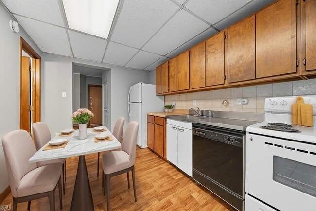Building Photo - 2429 W 127th St