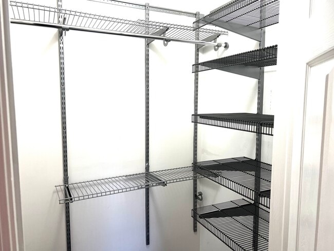 Building Photo - 1288 N Red Oak Cir