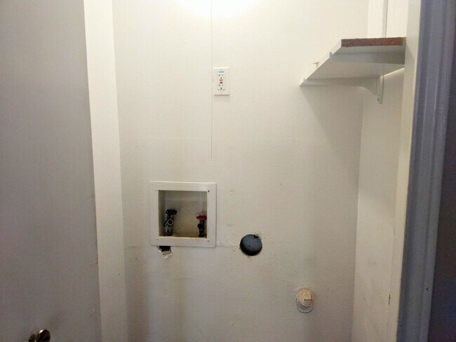 Building Photo - Two Bedroom Two Story Townhome In Amazing ...