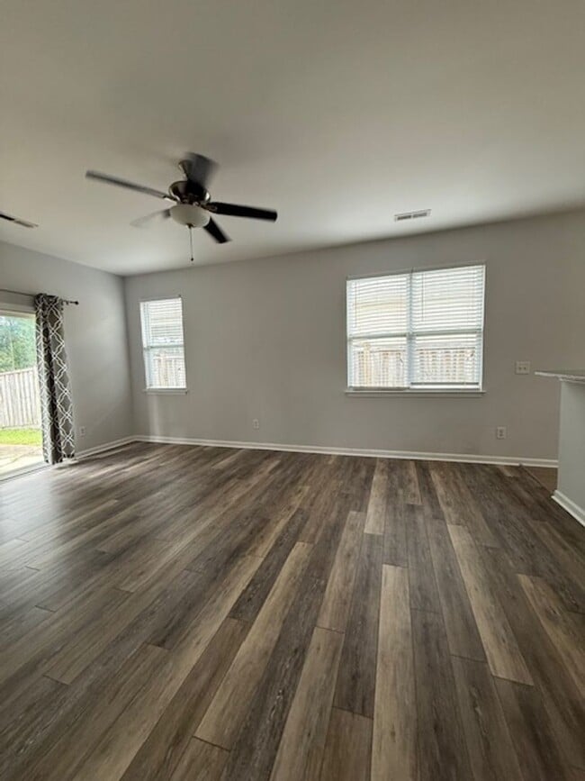 Building Photo - Updated 3-bedroom, 2-bathroom in The Arbors at Westgate