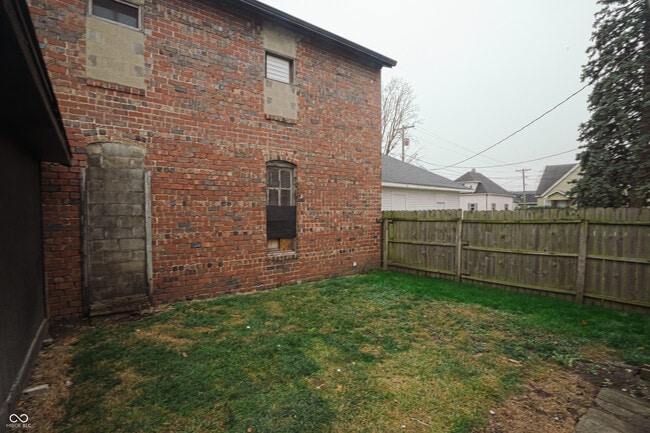 Building Photo - 217 S Meridian St