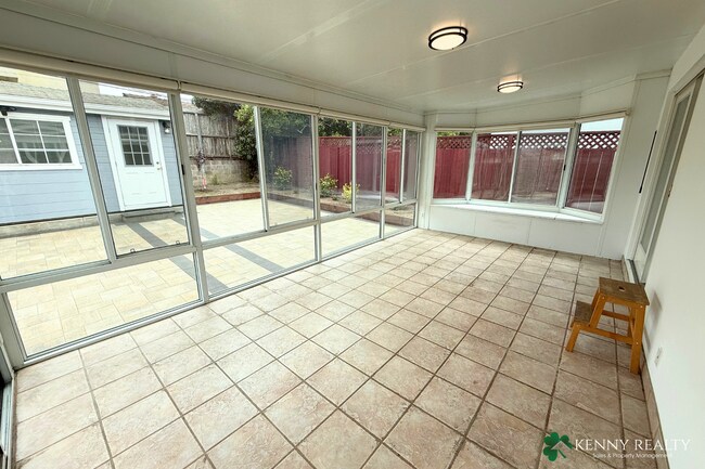 Building Photo - 136 Rosewood Way