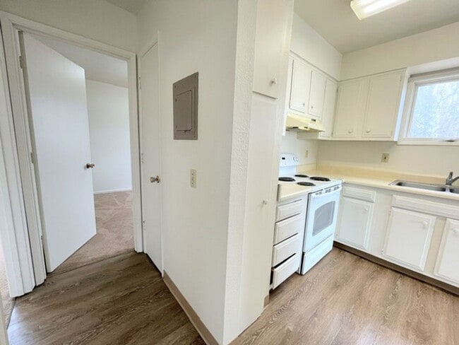 Building Photo - 3909 Malaspina Cir