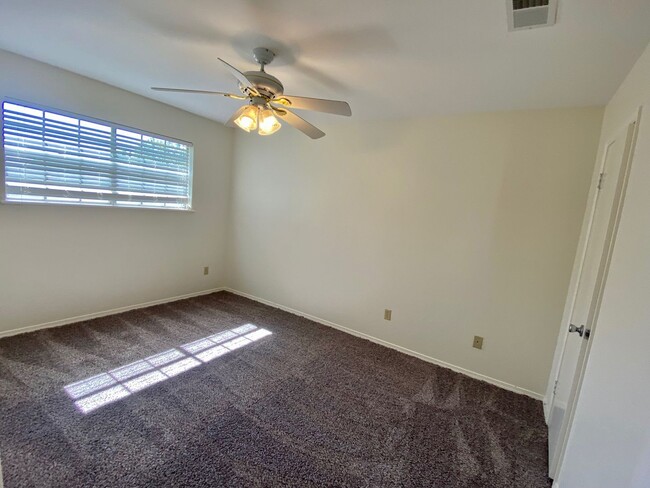 Building Photo - Shreveport LA 71115 - 3 br 2.5 ba townhome...