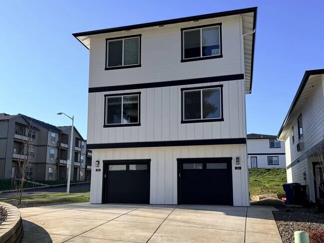 Building Photo - 2434 Strong Hts Ln SE