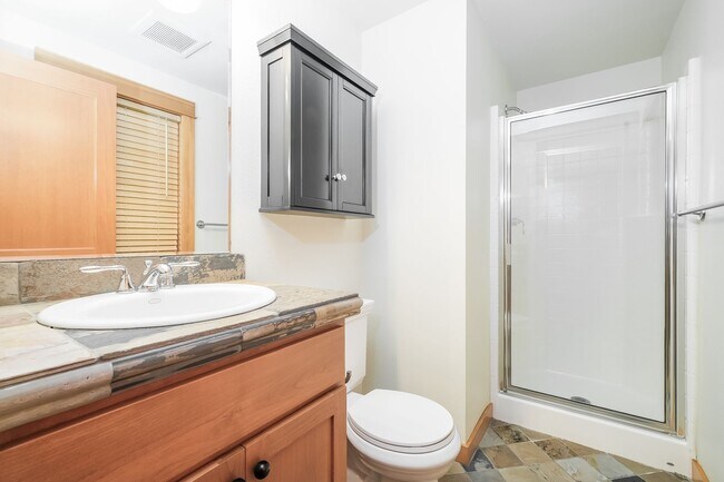 Building Photo - Bright and Spacious Residence with Vaulted Ceilings and Garage