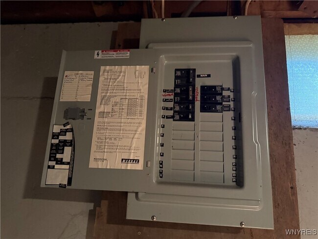 Building Photo - 246 Crisfield Ave