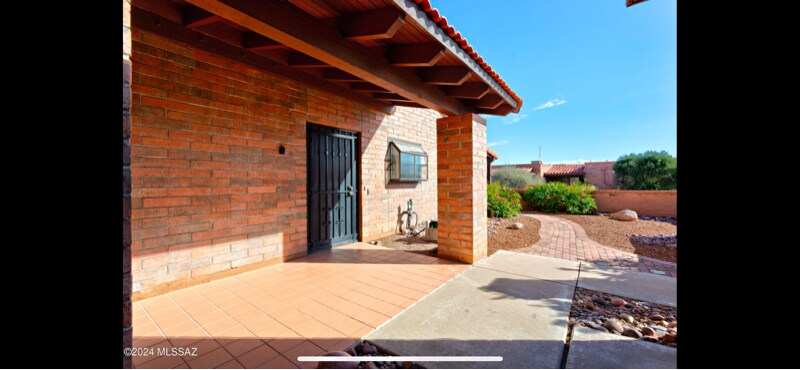 Building Photo - 1012 W Desert Hills Dr