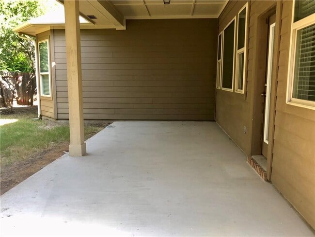 Building Photo - 629 Loma Cedro Bend