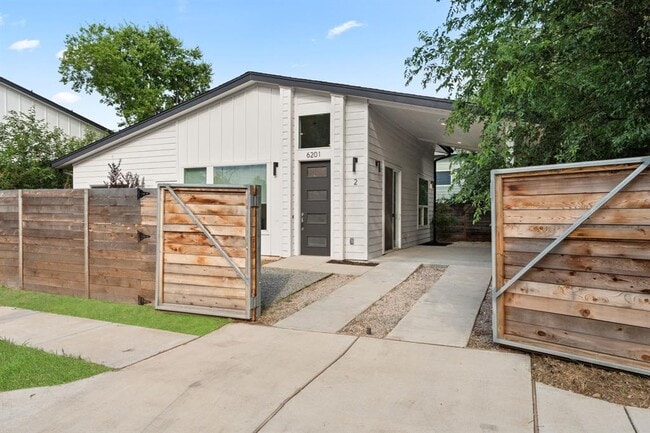 Building Photo - 6201 Caddie St