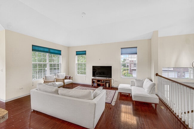 Building Photo - 2528 Dunraven Ave