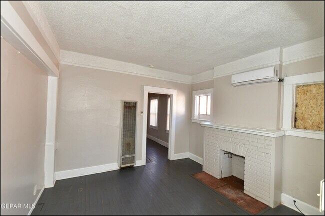 Building Photo - 3519 Douglas Ave