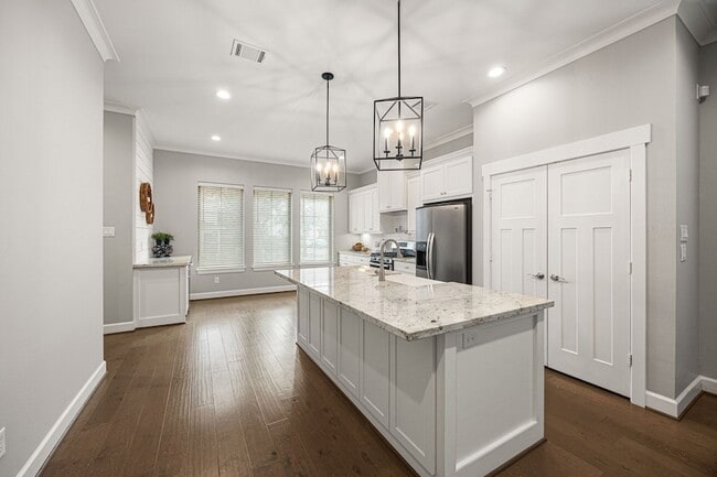 Building Photo - 2307 Langston St