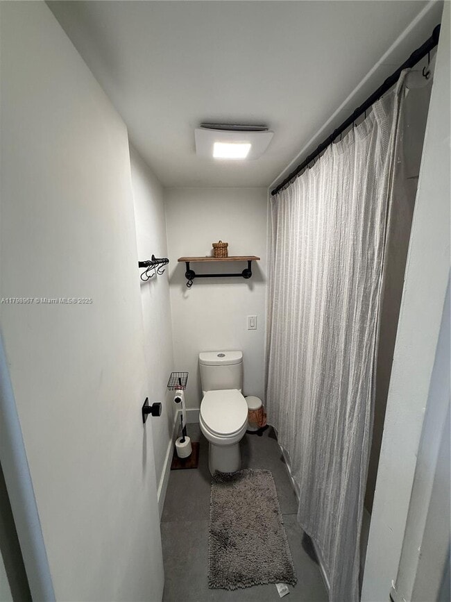 Building Photo - 3625 N Country Club Dr
