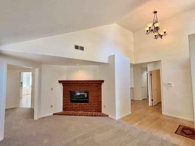 Building Photo - 5663 Montclair Cir