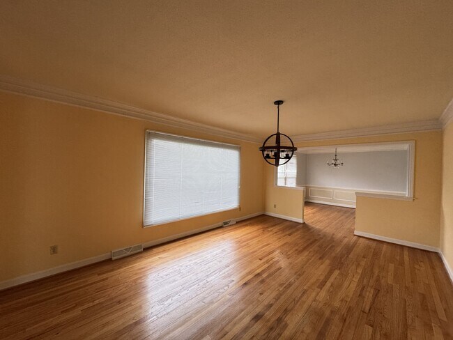 Building Photo - 1032 Belmorrow Dr