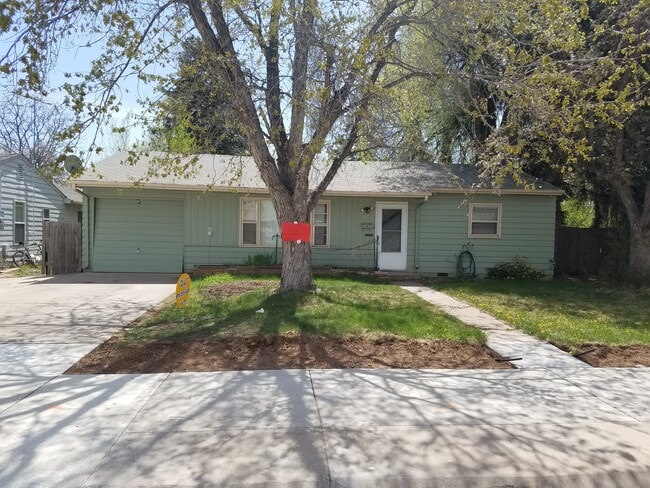 Building Photo - 609 W Lake St