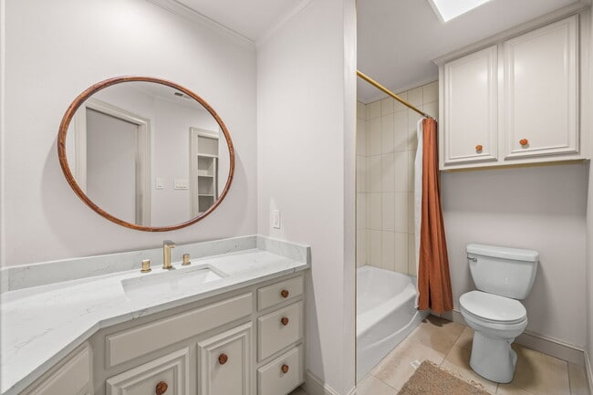 Building Photo - Luxury 5 Bed, 4.5 Bath, with Pool in Lakeridge!!!